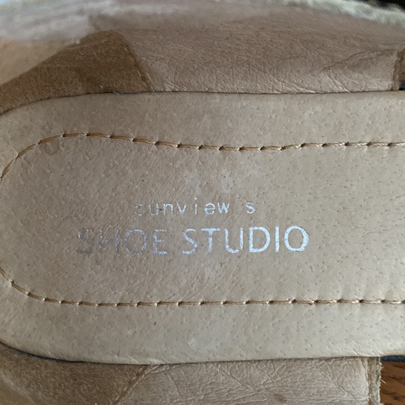 Sun View fisherman style khaki green/brown shoes. Material unknown. Size 35 - Picture 10 of 16